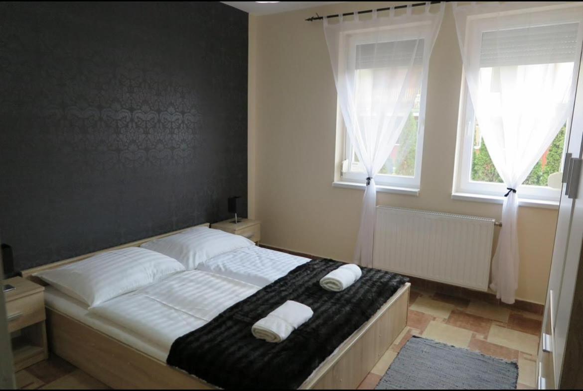 Beach Deluxe Apartman Hajduszoboszlo Bagian luar foto